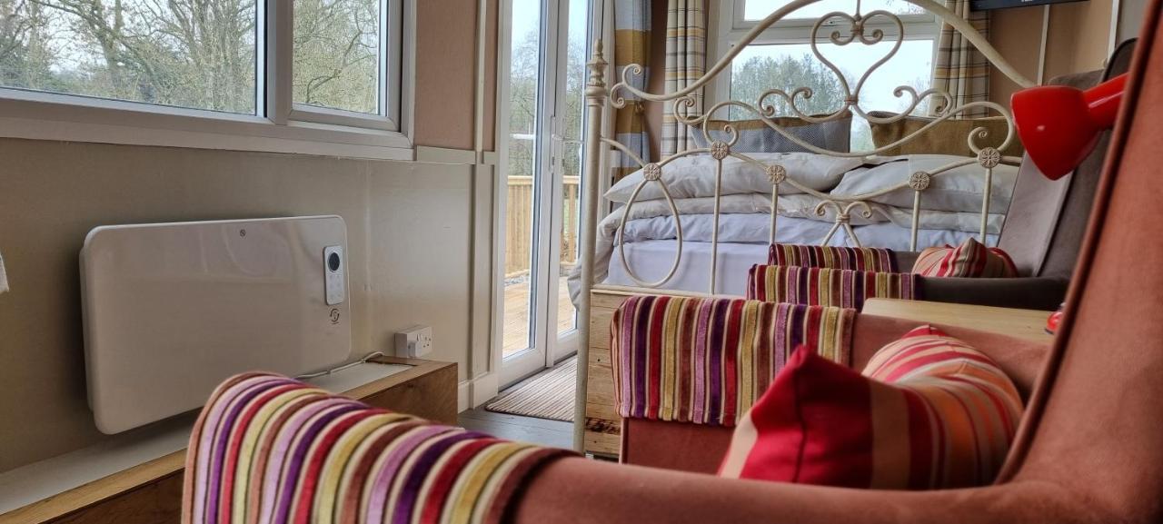 Riverside Cabin In Shropshire Oswestry Exterior foto