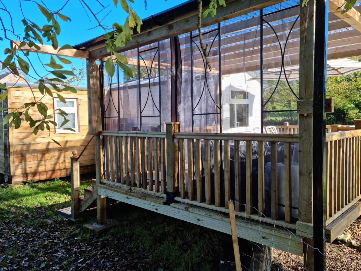 Riverside Cabin In Shropshire Oswestry Exterior foto