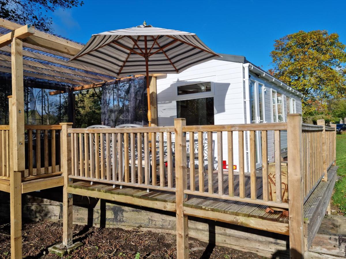 Riverside Cabin In Shropshire Oswestry Exterior foto