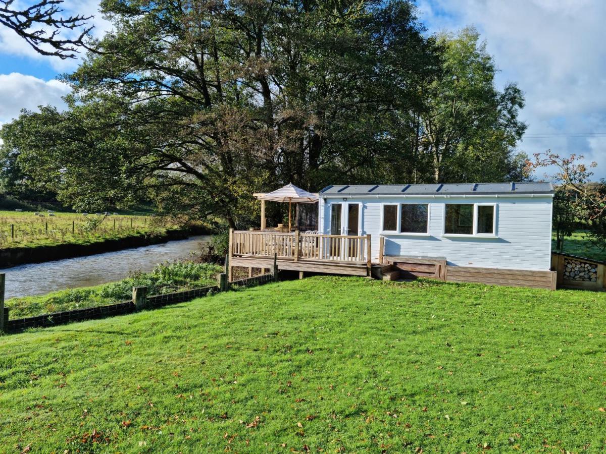 Riverside Cabin In Shropshire Oswestry Exterior foto