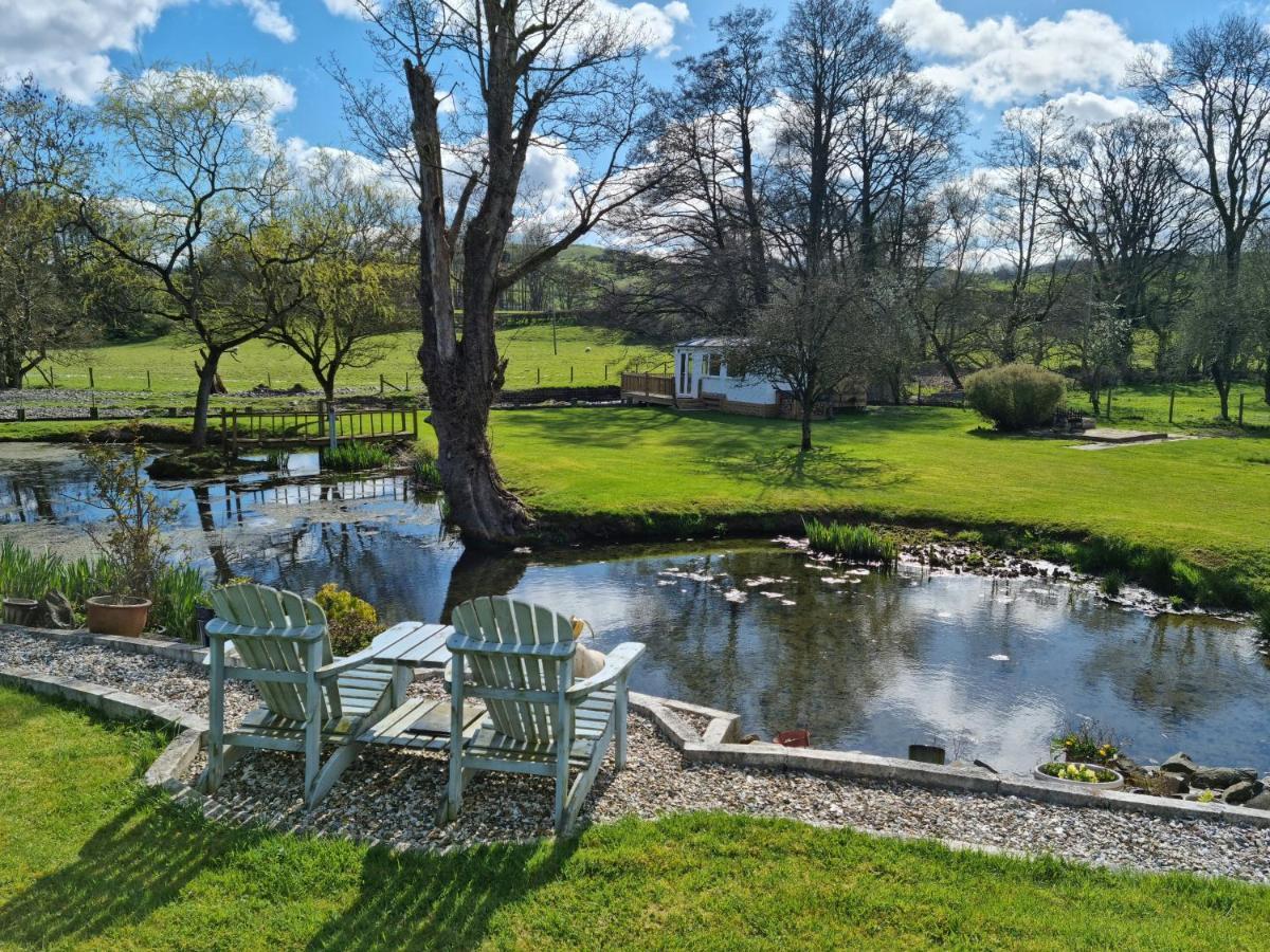 Riverside Cabin In Shropshire Oswestry Exterior foto